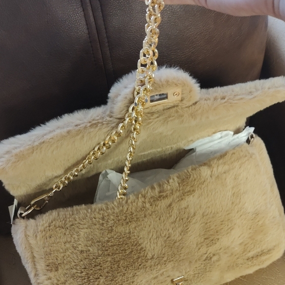 Elegant Faux Fur Clutch - Picture 2 of 3